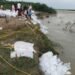बिहार: मुंगेर में चेतावनी स्तर से 25 सेंटीमीटर ऊपर गंगा, नए इलाकों में फैला बाढ़ का पानी; कई रास्ते डूबे