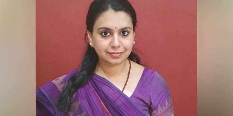 इस्तीफा देकर भी सेवा में लौट सकते हैं आईएएस: चर्चा में यूपी कैडर की दिव्या मित्तल का मामला; क्या है नियम?