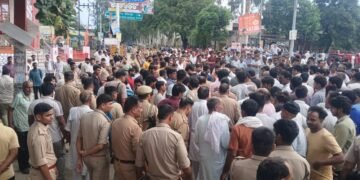 नितिन हत्याकांड: ग्रामीणों का फूटा आक्रोश, शव रखकर मेरठ-बिजनौर मार्ग जाम; आरोपियों के एनकाउंटर की मांग
