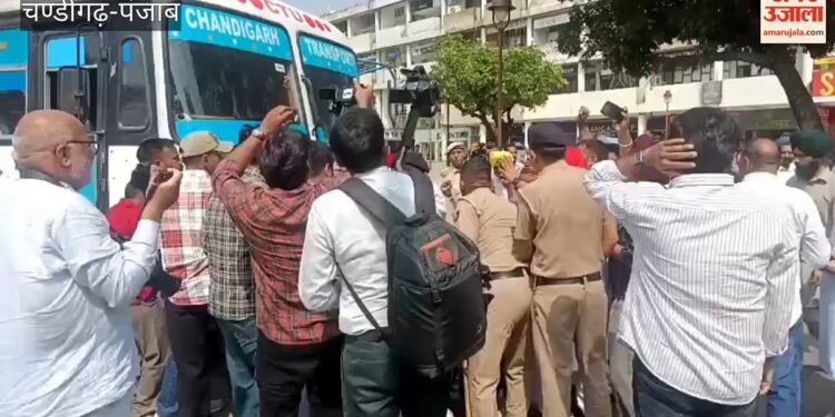 चंडीगढ़ में सीईसी दफ्तर घेरने बढ़े आप कार्यकर्ताओं को पुलिस ने रोका, कई हिरासत मे